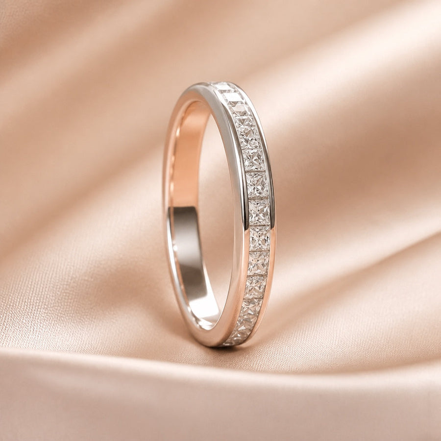 Anello Elegante in Oro Bianco con Zirconia