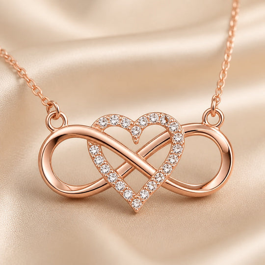 Pendente Cuore Infinito in Oro Bianco con Collana