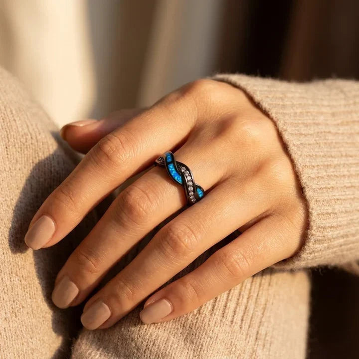 Anello in argento intrecciato con incrustazione