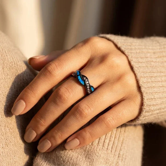 Anello in argento intrecciato con incrustazione