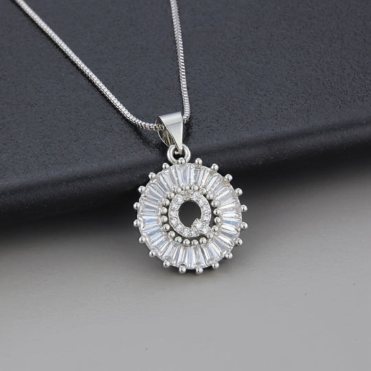 Collana in oro bianco con iniziale "Z" e zirconia