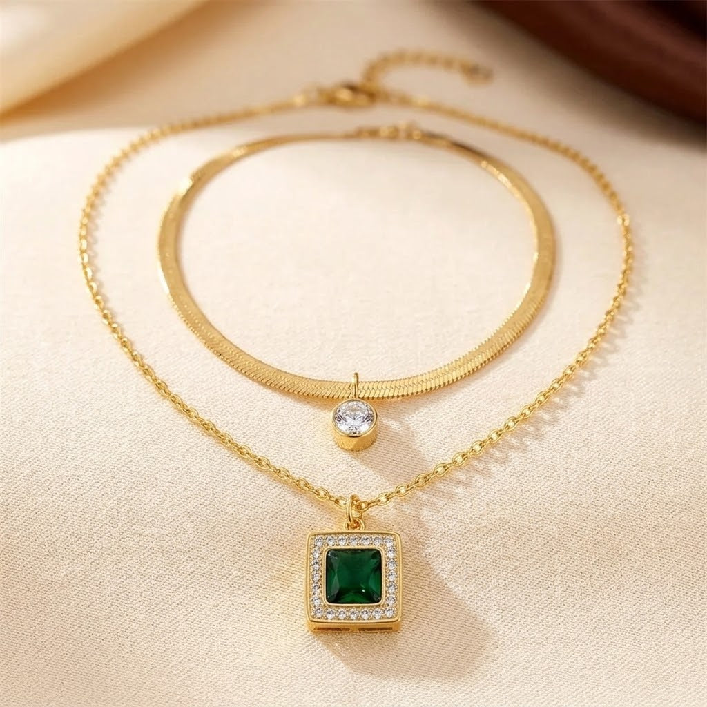 Collana sovrapposta in oro ed smeraldo