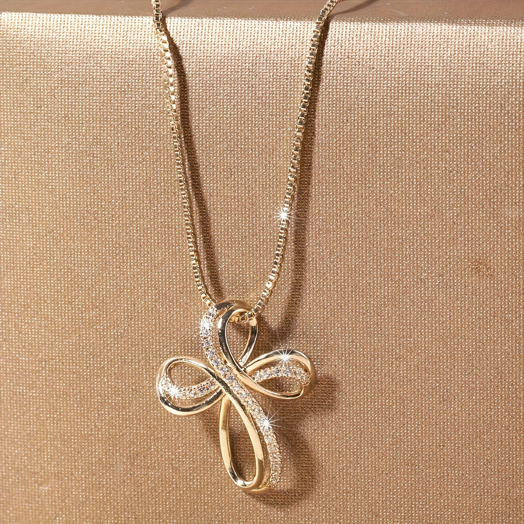Collana in oro bianco con pendente a croce intrecciata