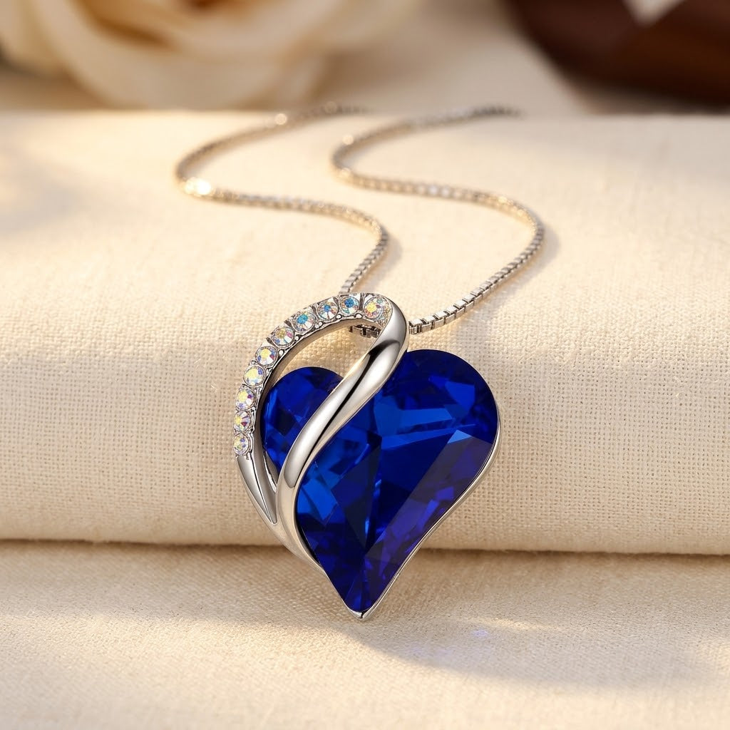 Collana a forma di cuore in zaffiro argentato