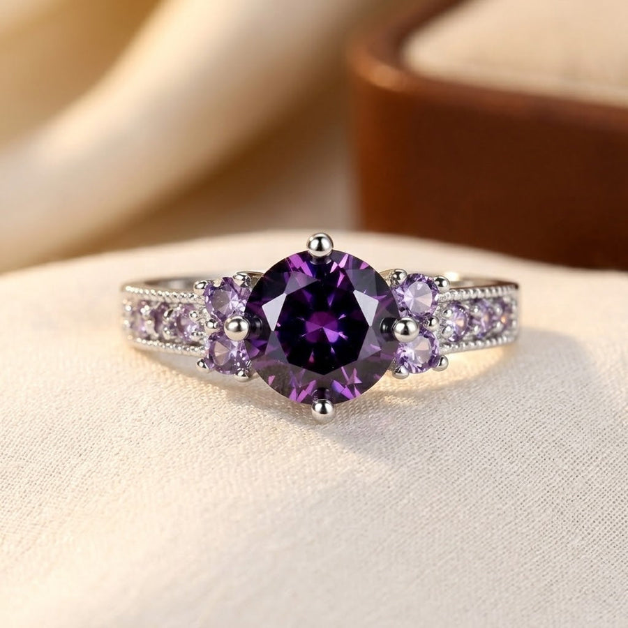 Anello in argento con ametista e pietre laterali