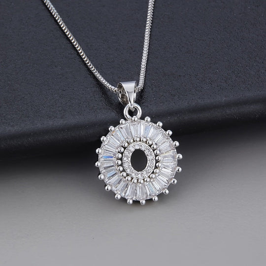 Collana in oro bianco con iniziale "Z" e zirconia