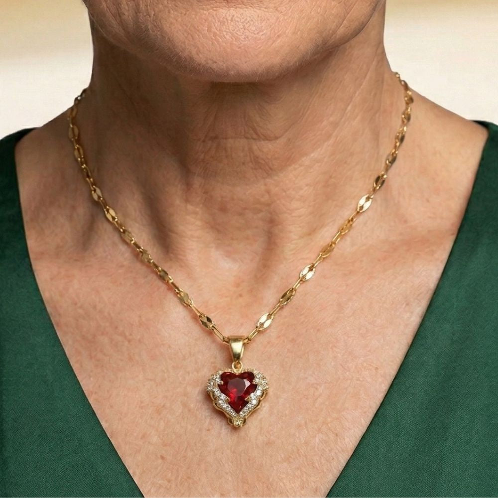 Collana a forma di cuore in rubini Angel Embrace