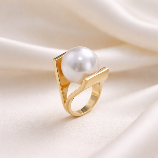 Anello Retro Dorato con Ornamento di Perle