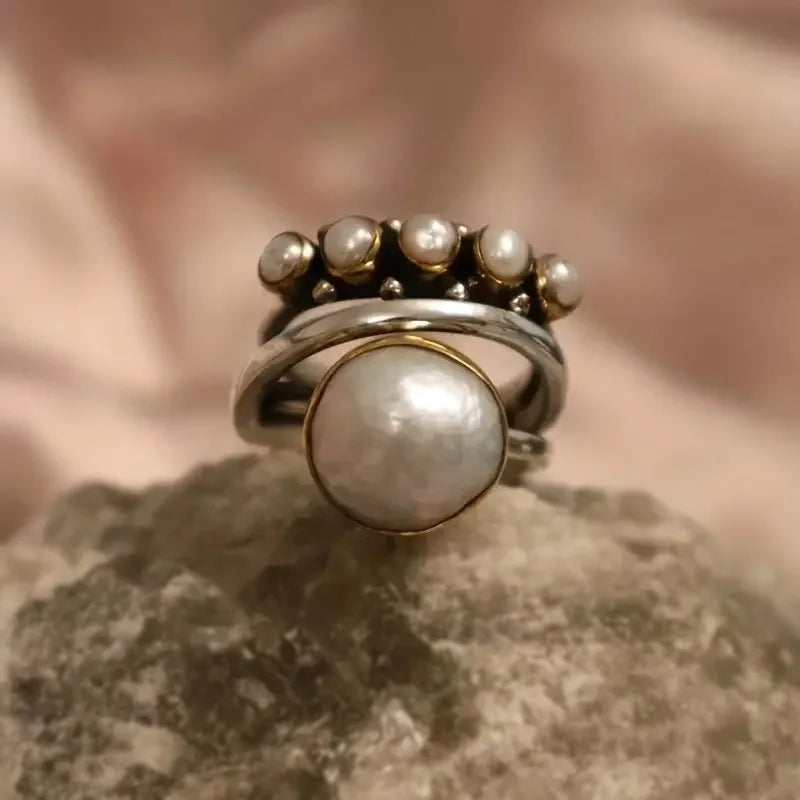 Anello rétro con corona in argento e perle