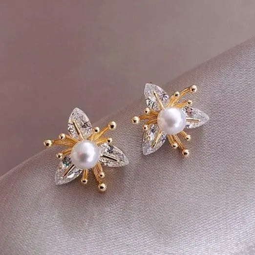 Orecchini a forma di fiore con cristalli e perle