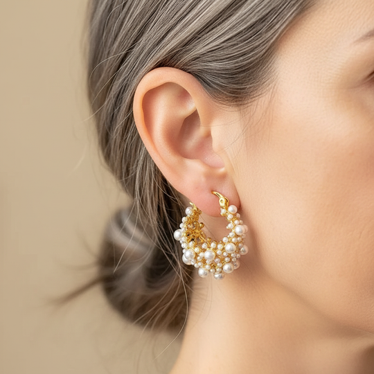 Orecchini in oro dal design vintage con perle
