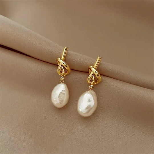 Orecchini pendenti con perle barocche in oro