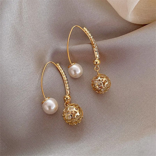 Orecchini retro in oro con margherite