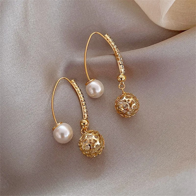 Orecchini retro in oro con margherite