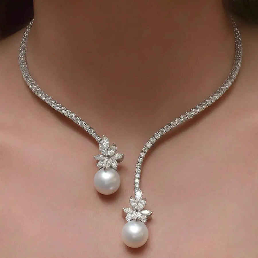 Collana Elegante e Brillante in Perle Argentate