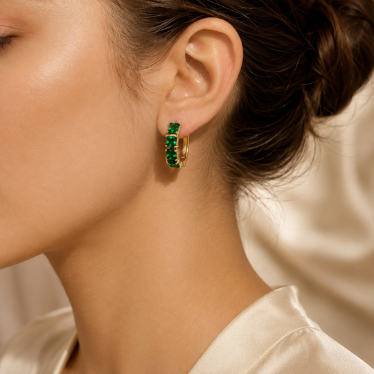 Orecchini a cerchio spessi in oro ed emerald
