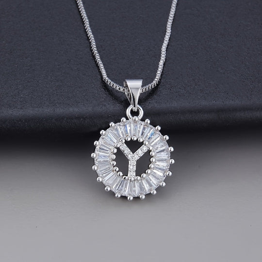Collana in oro bianco con iniziale "Z" e zirconia