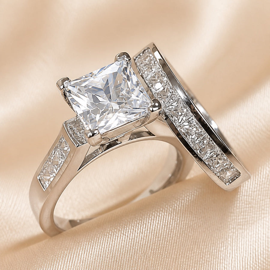 Anello in oro bianco e zirconia cubica quadrata