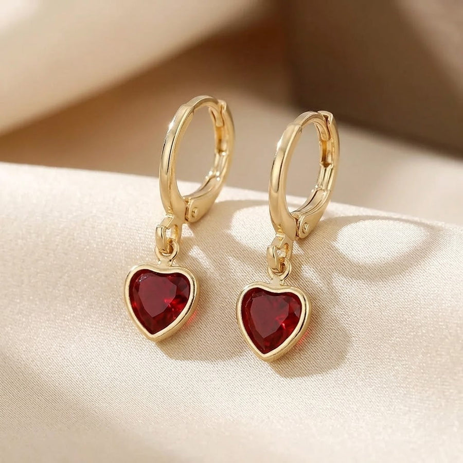 Orecchini pendenti in oro e rubini a forma di cuore