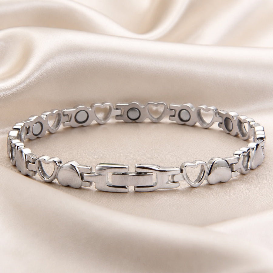 Bracciale raffinato in oro bianco con pendente a forma di cuore