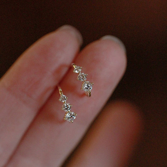 Orecchini in oro bianco con piccoli zirconia