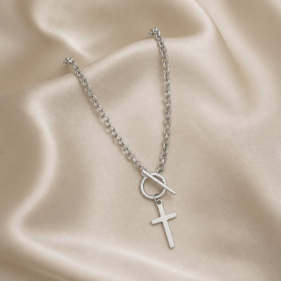 Collana alla Moda con Chiusura Toggle in Oro Bianco e Pendente a Croce