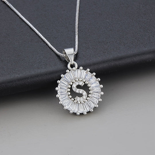 Collana in oro bianco con iniziale "Z" e zirconia
