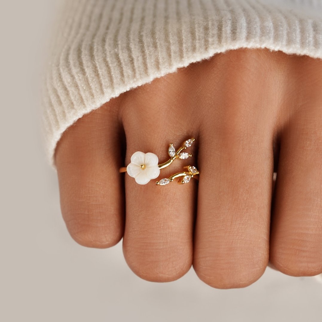 Anello Aperto in Oro con Fiori e Foglie